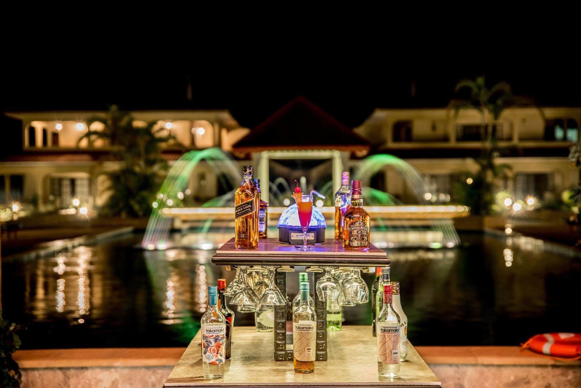 Oasis Hotel Restaurant & Spa Гранд-Анс Экстерьер фото